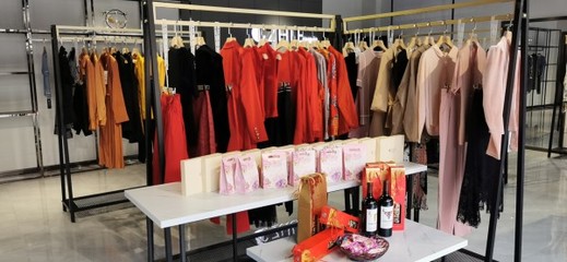 彩知丽女装安庆新店盛大开业，璀璨金品点亮时尚之旅